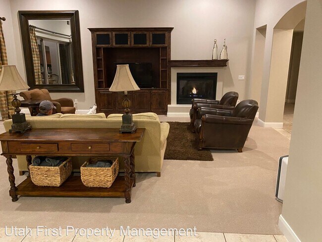Foto del edificio - 5 br, 3.5 bath House - 1456 N Liberty Gree...