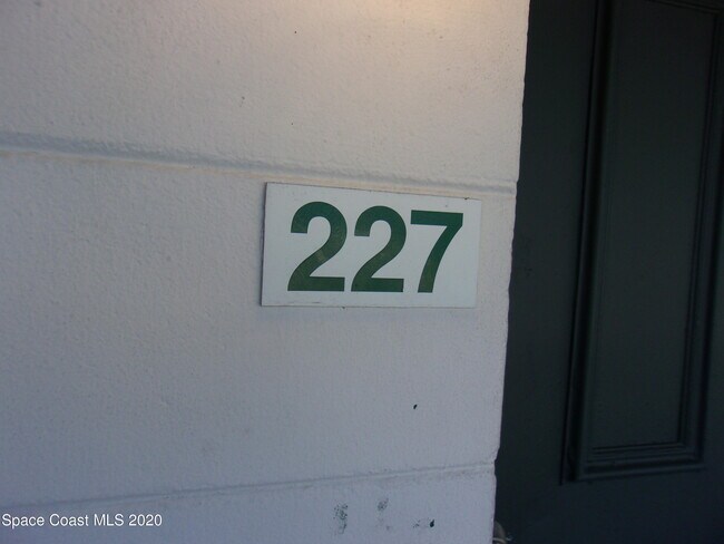 Foto del edificio - 1711 Dixon Blvd