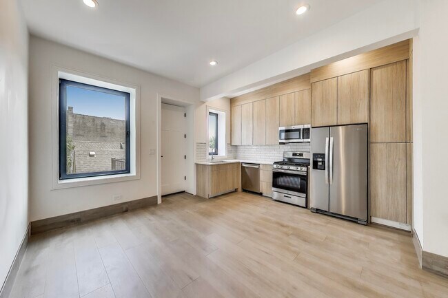 Foto del edificio - 2023 N Drake Ave