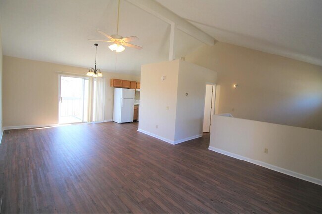 Building Photo - 410 Lakeview Dr