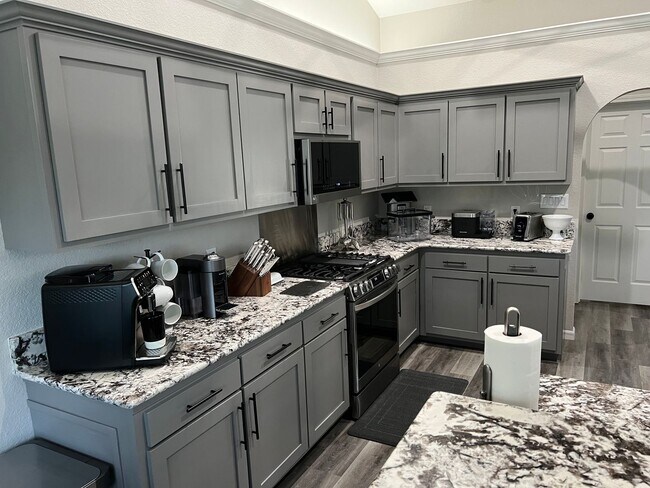 Foto del edificio - beautiful updated large home
