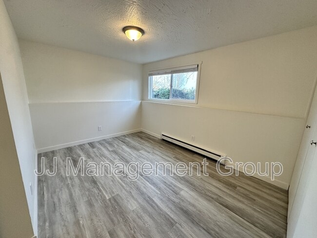 Building Photo - 1723 W 8th Ave