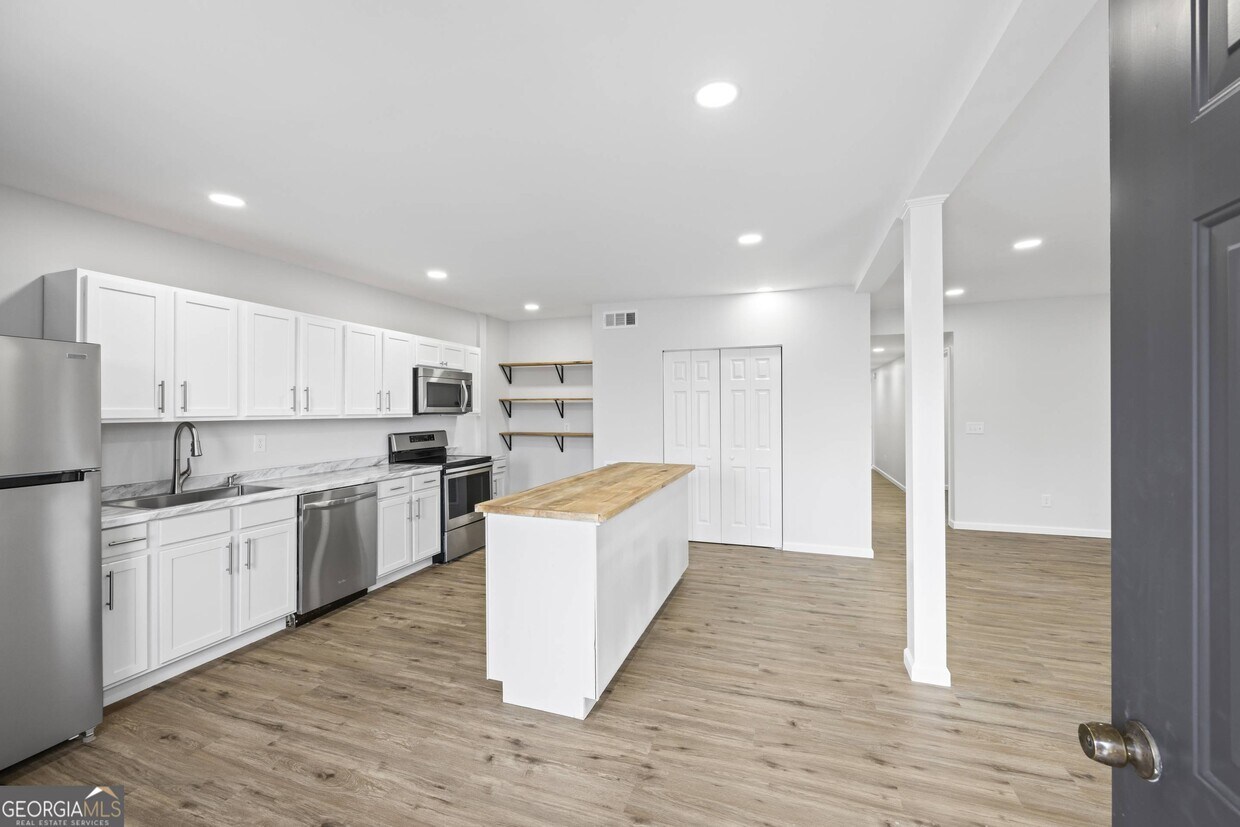 9565 Lavonia Rd, Carnesville, GA 30521 Apartment for Rent in