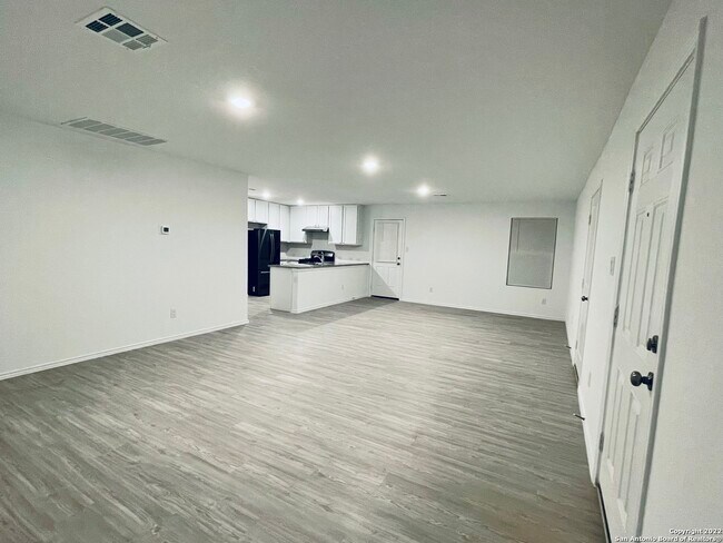Building Photo - 434 De Herrera
