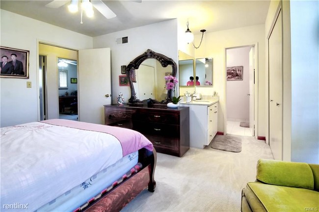 Building Photo - 914 Fairview Ave