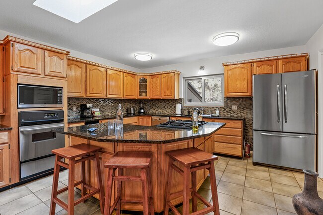 Building Photo - Oakmont Retreat