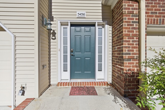 Foto del edificio - 5456 Summer Crescent