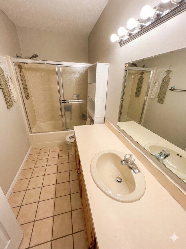 Foto del edificio - 1641 Olympus Dr