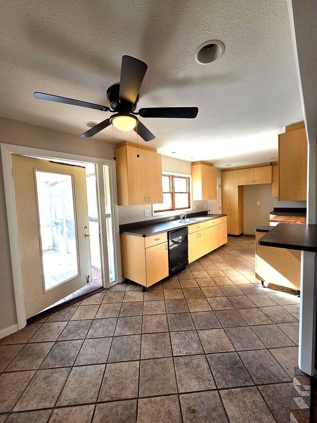 Building Photo - 14315 Ledgewood Ave