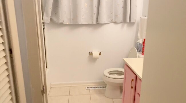 Full bath - 1198 Ranchland Dr