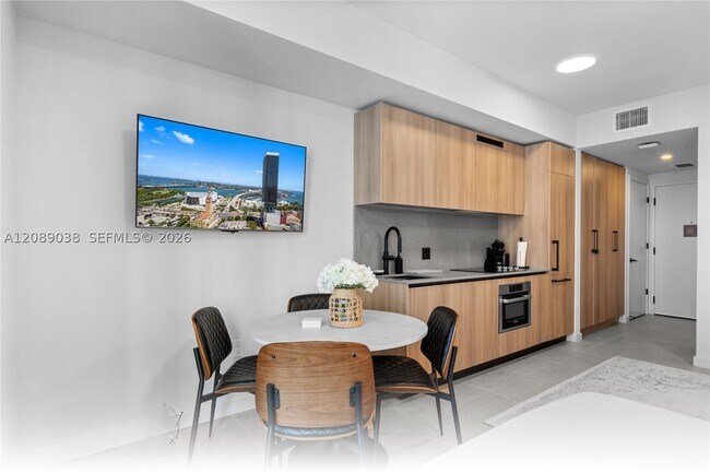 Foto del edificio - 121 NE 5th St