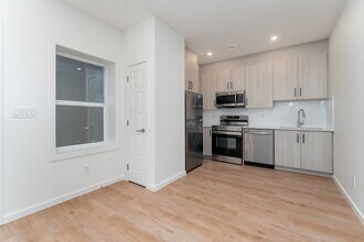 Building Photo - 11935-11124 124 St