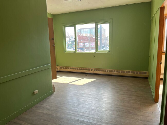 Photo du bâtiment - 2 Bed 1.5 Bath Unit in Red Deer, AB