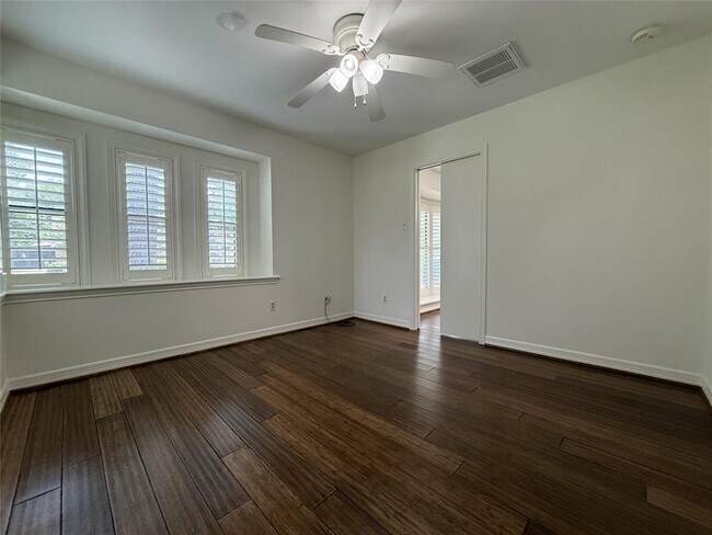 Foto del edificio - 5007 Shady Nook Ct