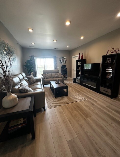 Foto del edificio - 1315 W Lake St