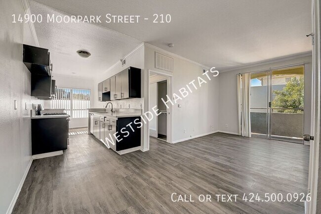 Foto del edificio - 14900 Moorpark St