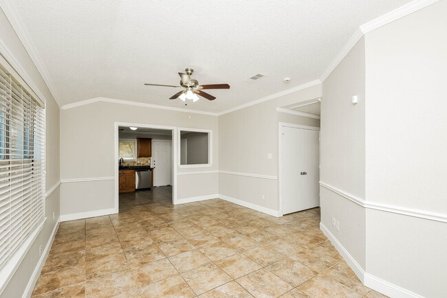Building Photo - 7201 Autumn Run Dr