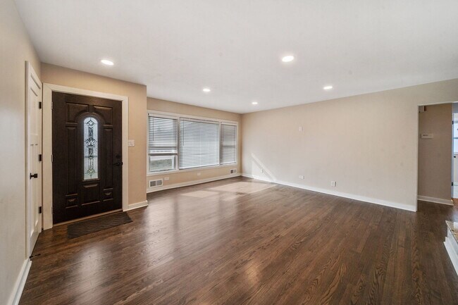 Foto del edificio - 22W144 Marston Ave