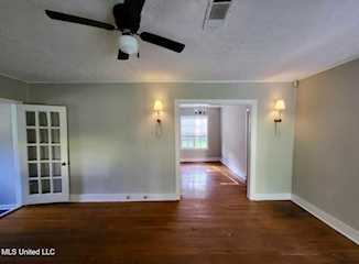 Building Photo - 3158 Alameda Dr
