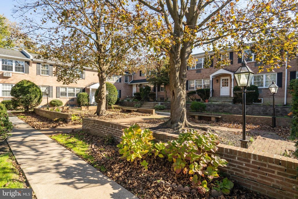 Primary Photo - 1334 Montgomery Ave