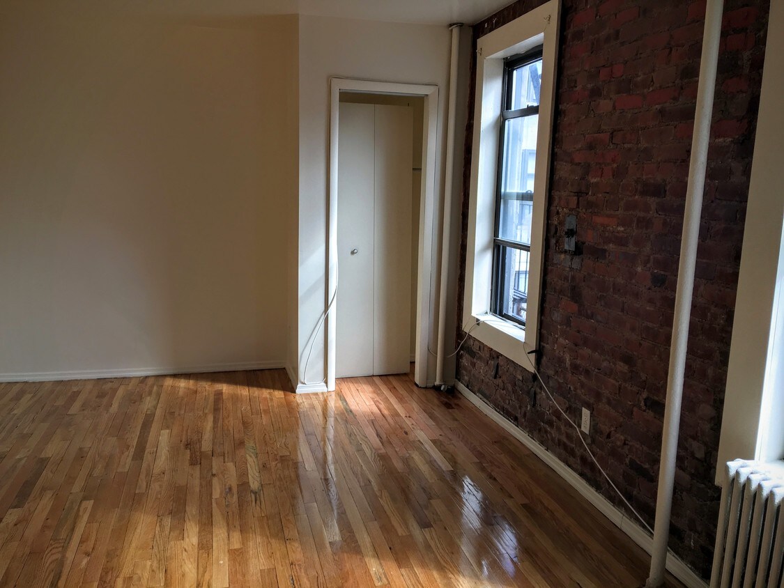 Primary Photo - 413 E 114th St