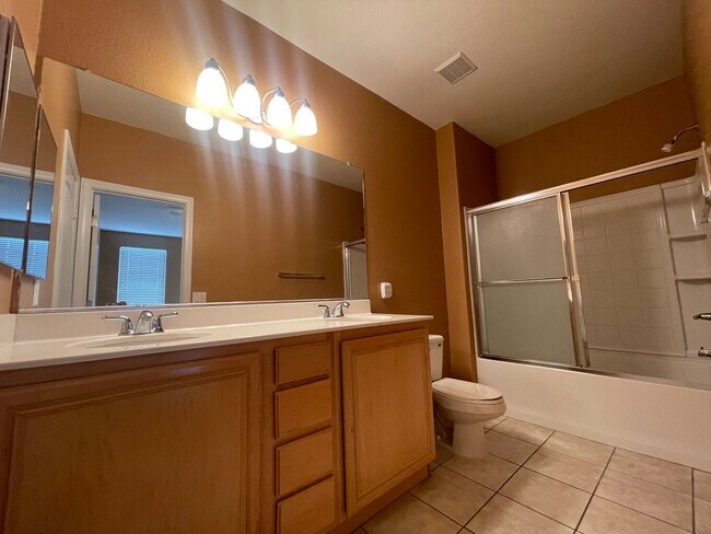 Building Photo - Delightful 2 Bedroom 2 Bathroom Townhouse!