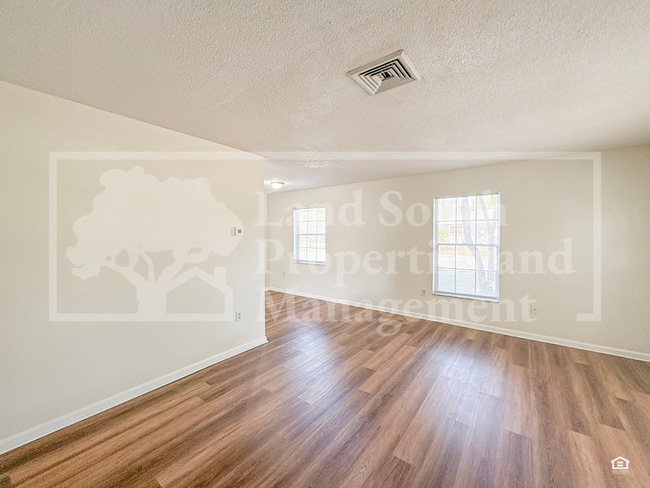 Building Photo - 420 Allamanda Dr