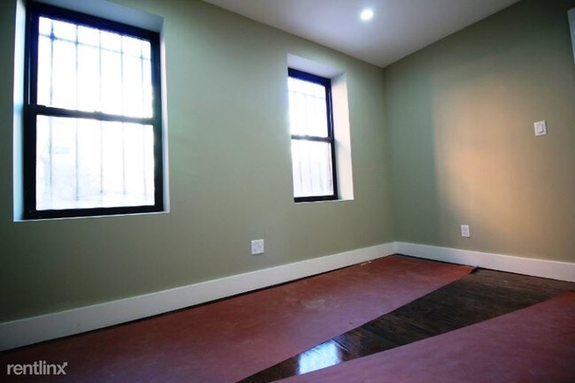 Building Photo - 161 Covert St