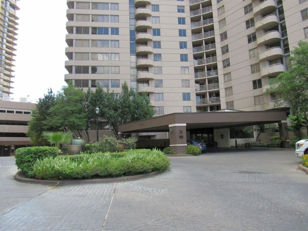 Galleria High Rise - 3525 Sage Rd