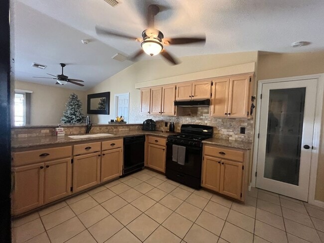 Building Photo - 3BR/3BA – Quiet Cul-de-Sac – Backs to Wash