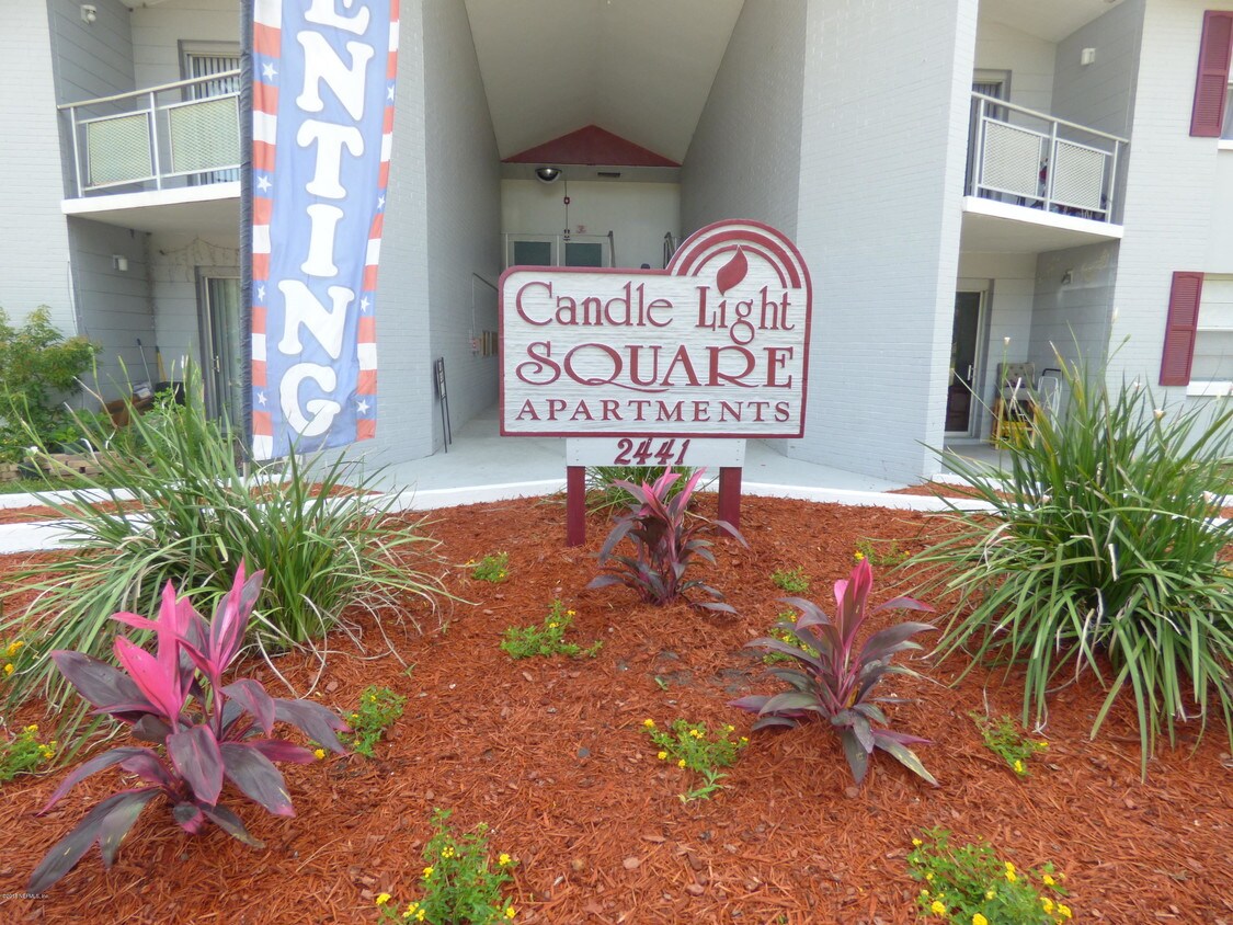 Foto del edificio - 2441 Spring Park Rd