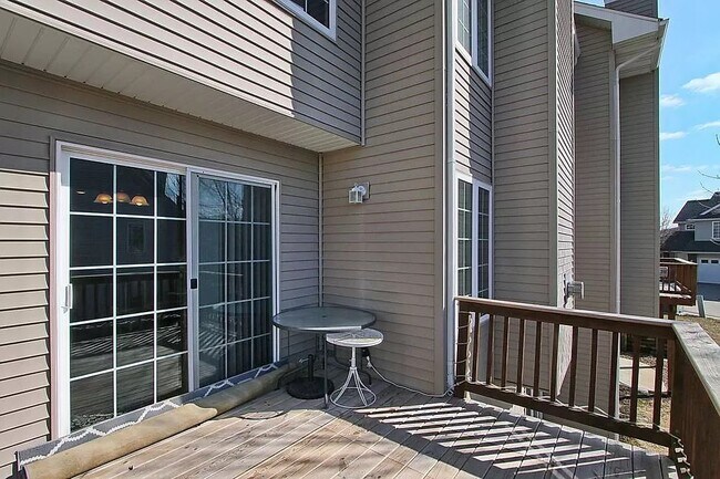 Building Photo - 1604 Ranier Dr