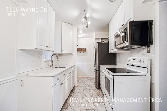 Foto del edificio - 7116 Wayne Dr