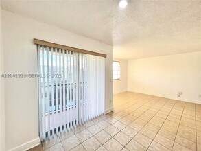 Building Photo - 1227 SW 46th Ave