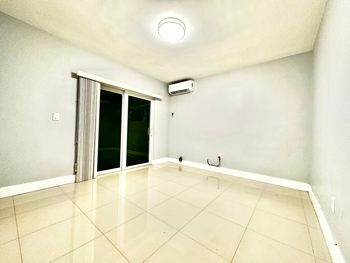 Foto principal - 7930 SW 36th Ter
