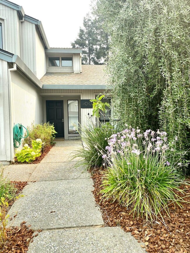 Building Photo - 3 br, 2.5 bath House - 2001 Imperial Avenue