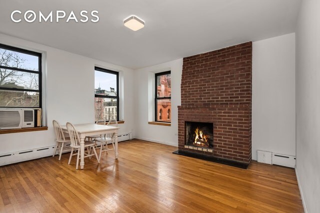 Foto del edificio - 293 E 10th St