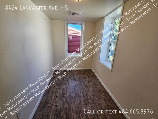 Foto del edificio - 8424 Lancaster Ave