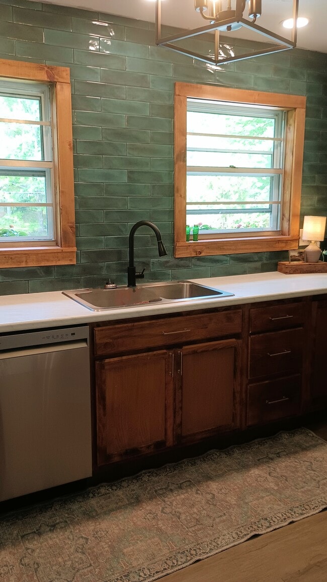 Building Photo - 615 Tank Hill Rd