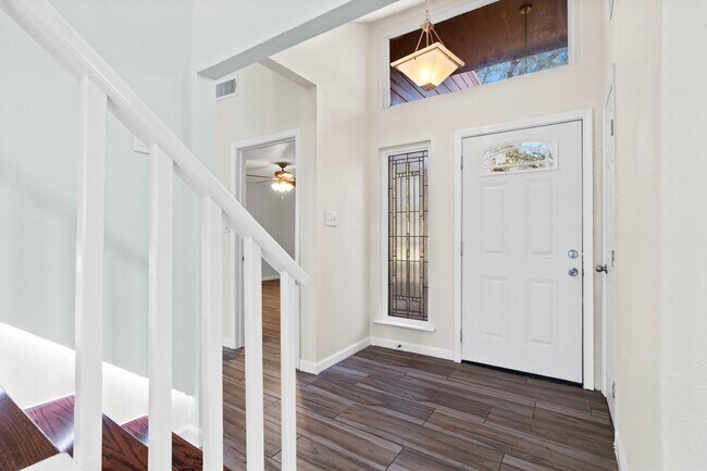 Foto del edificio - 4510 Hidden Springs Dr