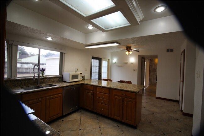 Foto del edificio - 458 Woodrail Dr