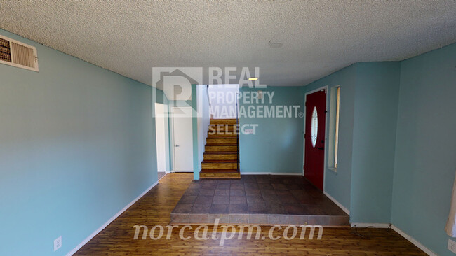 Building Photo - 932 Regatta Dr