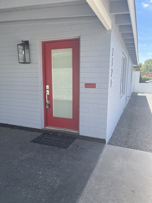 Building Photo - REUDUCED PRICE - Fully Remodeled in Arcadi...