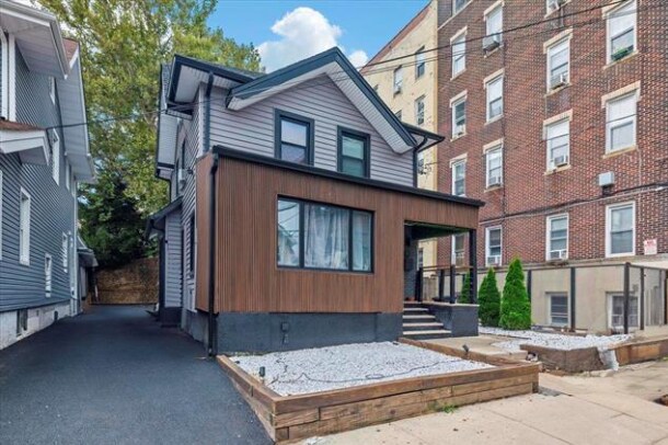 Building Photo - 31 72nd St