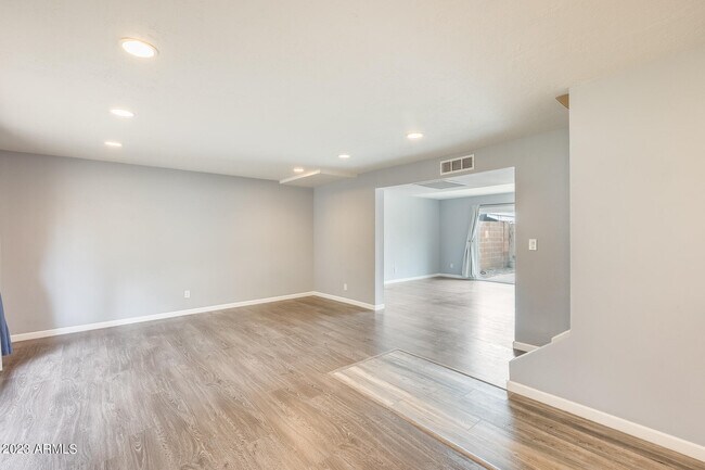 Building Photo - 1649 W Hazelwood St