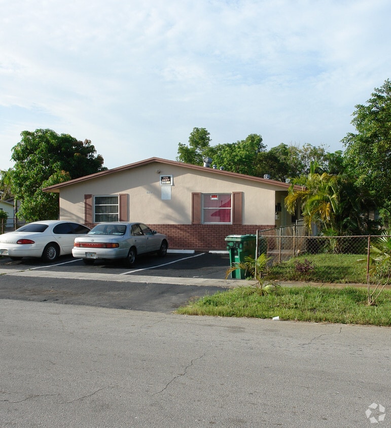 Building Photo - 5200 NW 16th St
