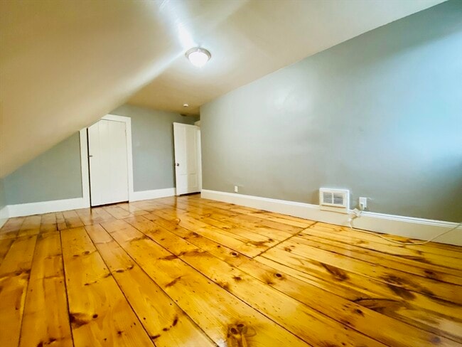 Building Photo - 18 Montvale Ave