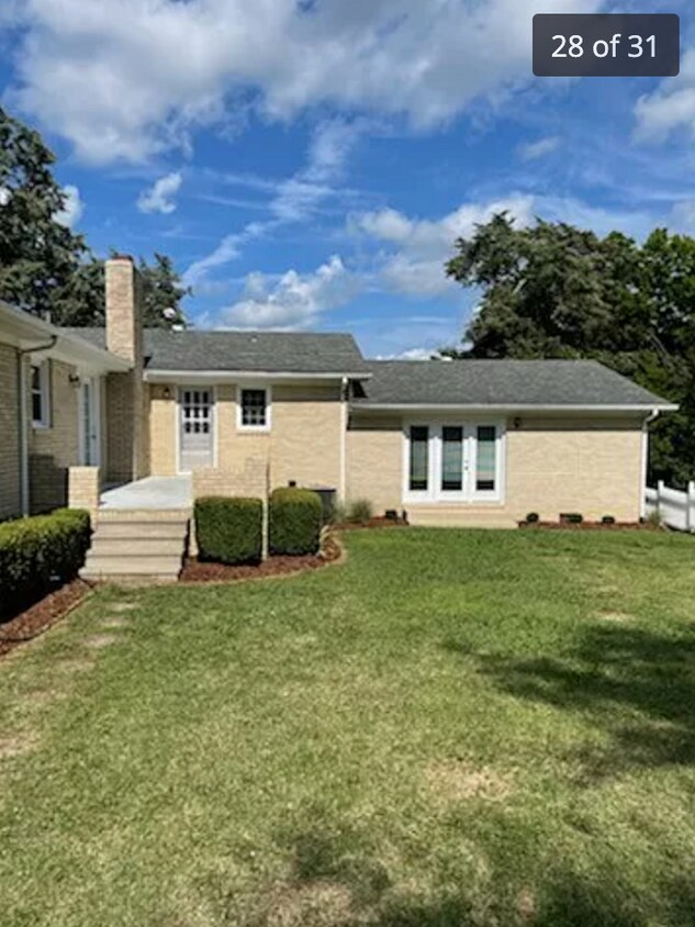 Primary Photo - 1800 Dunroamin Ln