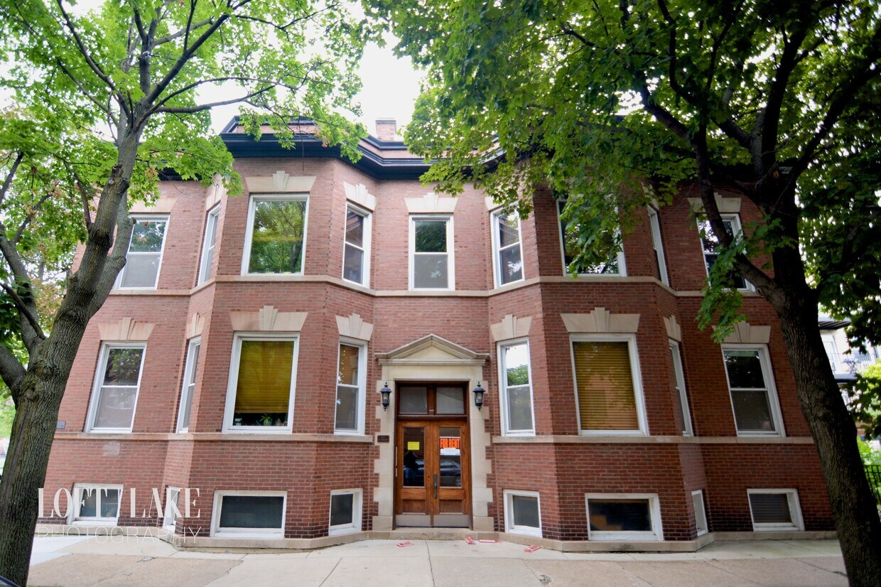 Primary Photo - 2654 W Schubert Ave