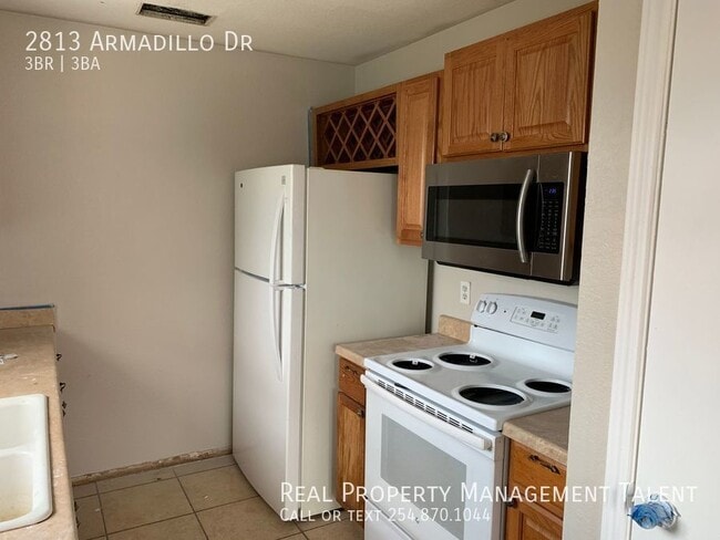 Building Photo - 2813 Armadillo Dr